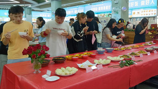 我校第三食堂举办产品创新品鉴会...