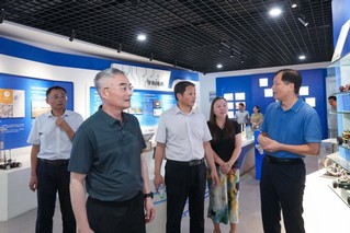 邬平川看望慰问暑期学科竞赛备赛...